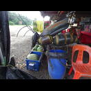 Dass man aus Reifen Blumenkübel, Sessel und Tische herstellen kann, wussten wir, aber Insekten …